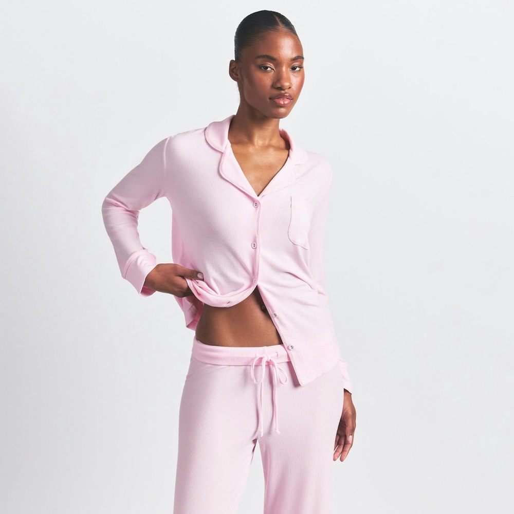 SKIMS Bloom Soft Lounge Button-Up Pajama Set - medium - Picture 4 of 8